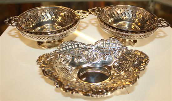 Quantity of silver dishes